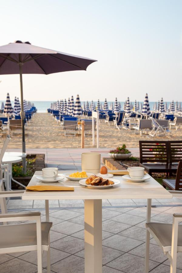 Hotel Telenia Lido di Jesolo Bagian luar foto