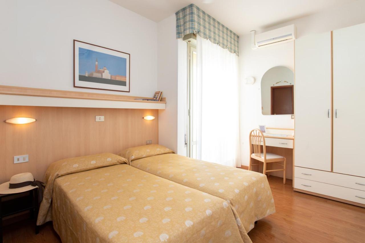 Hotel Telenia Lido di Jesolo Bagian luar foto