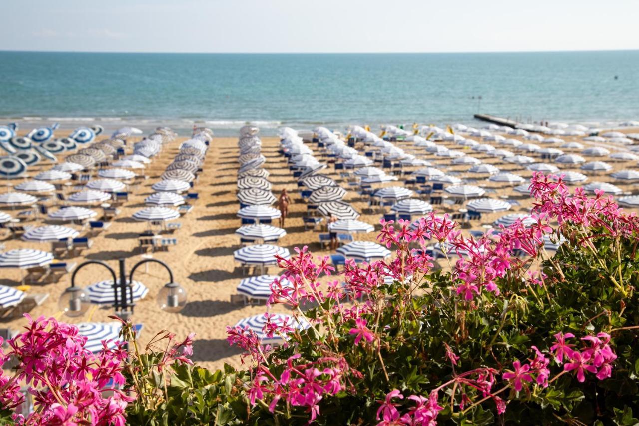 Hotel Telenia Lido di Jesolo Bagian luar foto