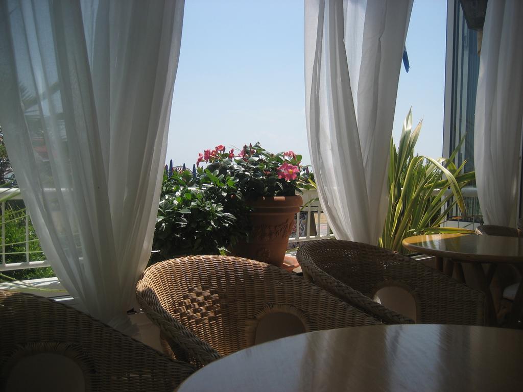 Hotel Telenia Lido di Jesolo Bagian luar foto