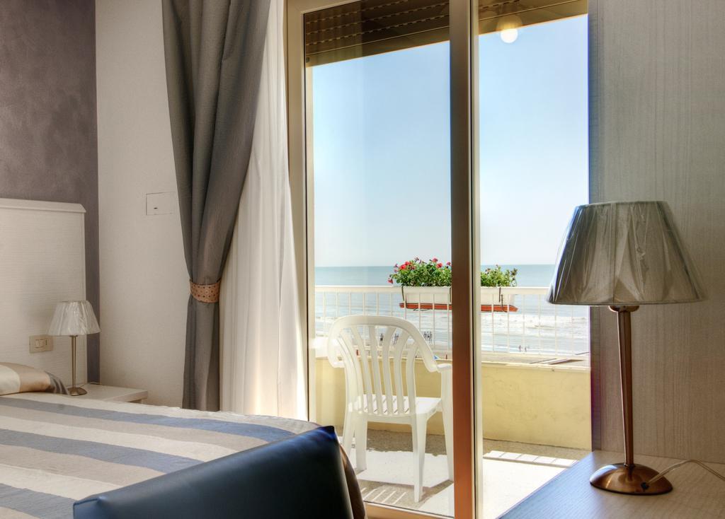 Hotel Telenia Lido di Jesolo Bagian luar foto
