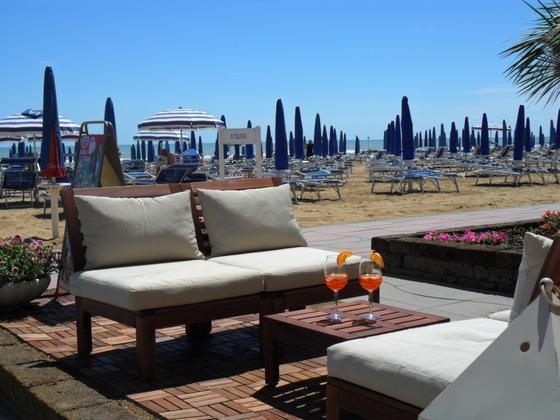 Hotel Telenia Lido di Jesolo Bagian luar foto